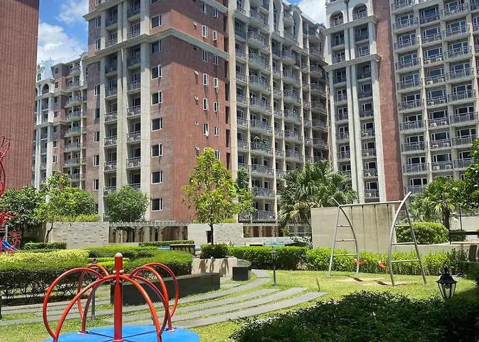 Monarch Parksuites 1br With Balcony Apartment *